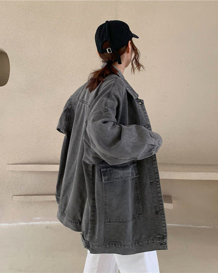 Damska kurtka jeansowa o kroju oversize z dużymi kieszeniami
