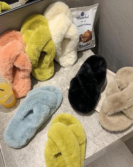 Damskie klapki futrzane z ozdobnym splotem