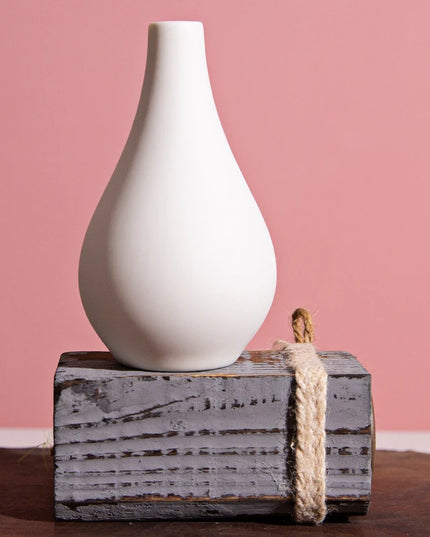 Wazon ceramiczny w jasnych kolorach reguralne kształty