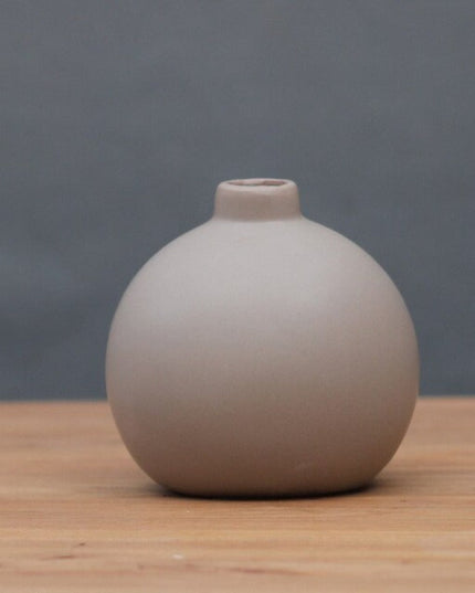 Wazon ceramiczny minimalistyczny w brązowym kolorze