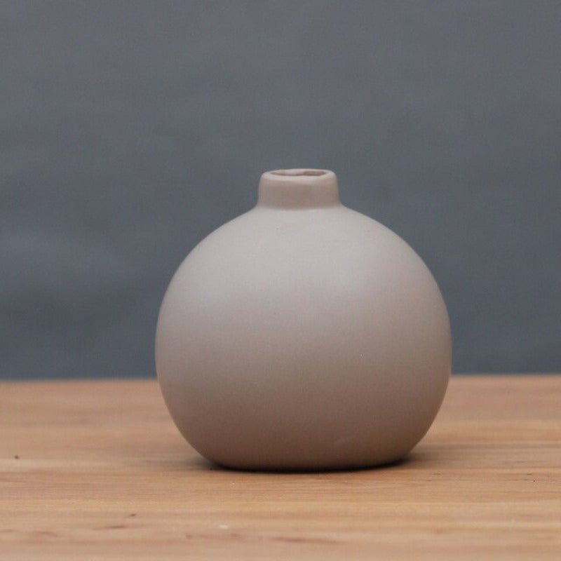 Wazon ceramiczny minimalistyczny w brązowym kolorze