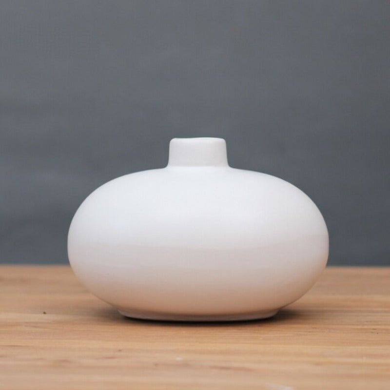 Wazon ceramiczny minimalistyczny w białym kolorze