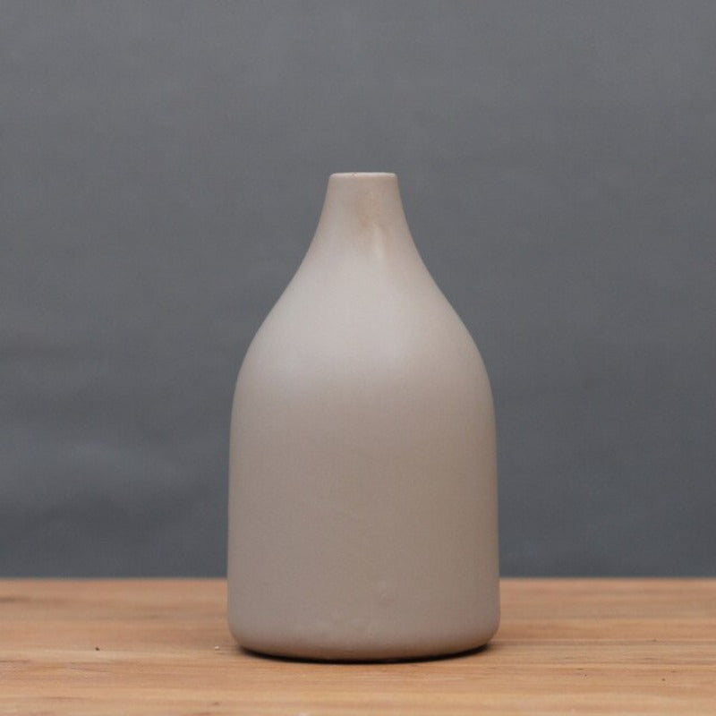 Wazon ceramiczny minimalistyczny w brązowym kolorze