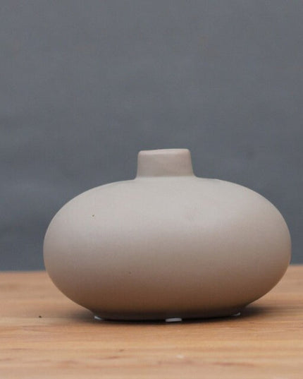 Wazon ceramiczny minimalistyczny w brązowym kolorze