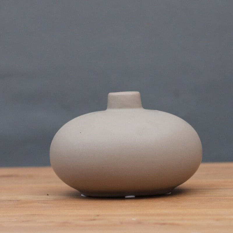 Wazon ceramiczny minimalistyczny w brązowym kolorze