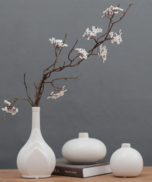 Wazon ceramiczny minimalistyczny w białym kolorze