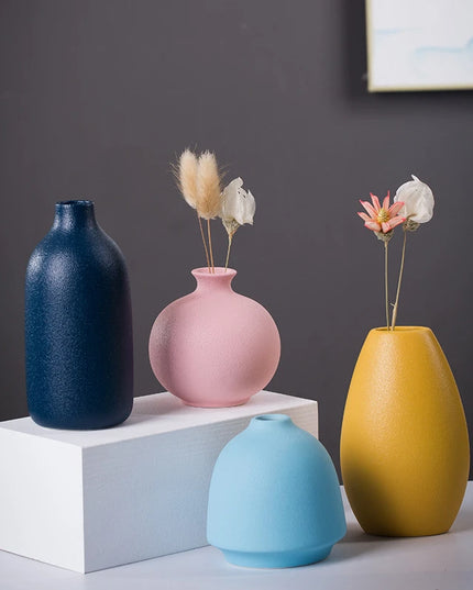 Wazon ceramiczny w żółtym kolorze