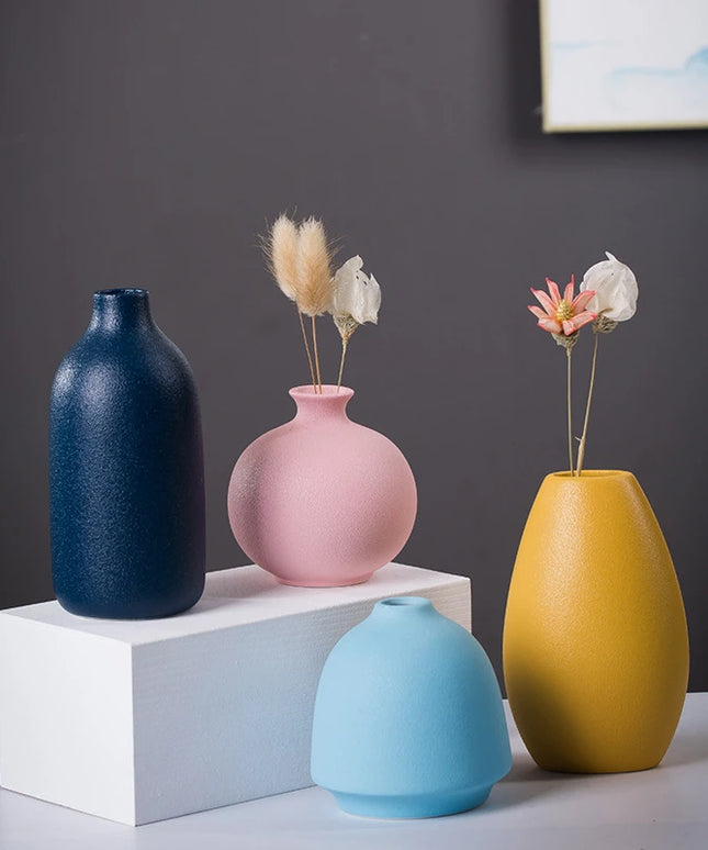 Wazon ceramiczny w żółtym kolorze