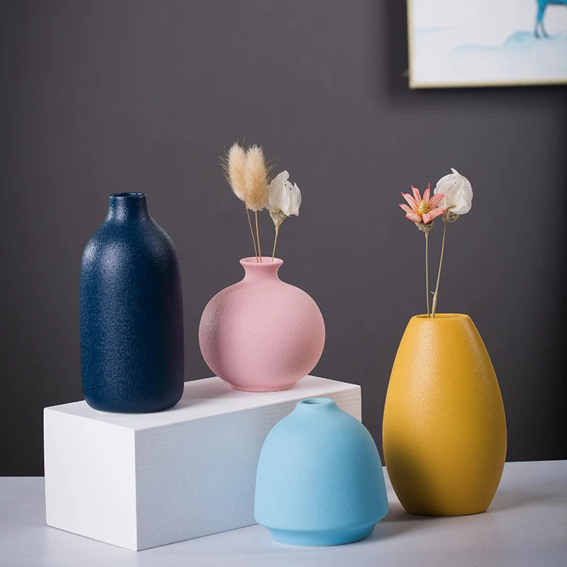 Wazon ceramiczny w żółtym kolorze