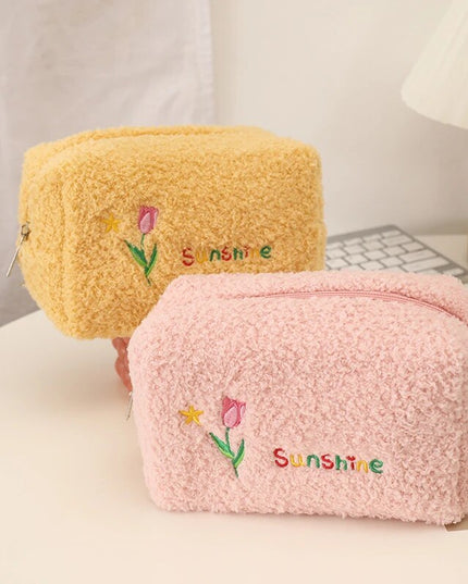 Kosmetyczka pluszowa z napisem i nadrukiem