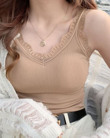 Damski top w prążki z koronką