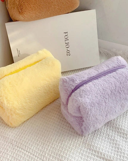 Kosmetyczka pluszowa z futerkiem