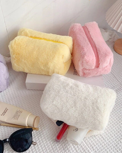 Kosmetyczka pluszowa z futerkiem