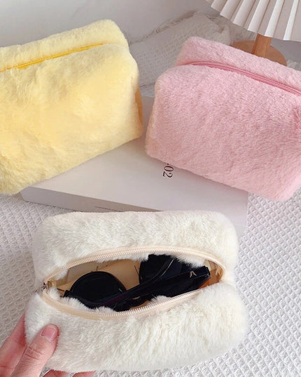 Kosmetyczka pluszowa z futerkiem