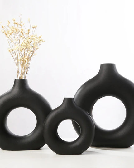 Wazon dekoracyjny ceramiczny okrągły w czarnym kolorze
