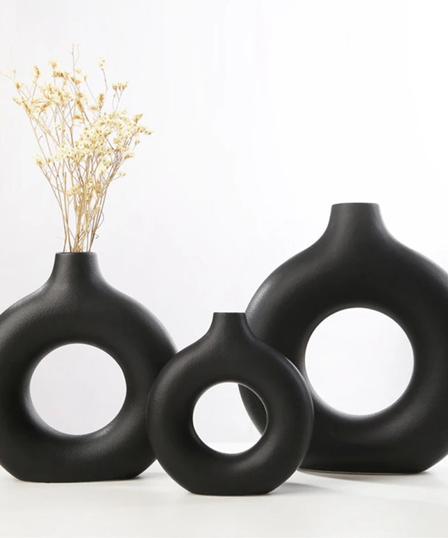 Wazon dekoracyjny ceramiczny okrągły w czarnym kolorze
