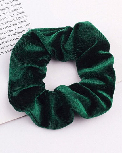 Aksamitna gumka do włosów scrunchie ciemnozielona - Akcesoria do stylizacji włosów