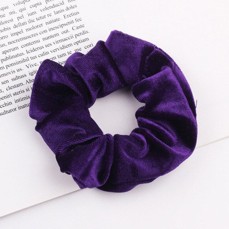 Aksamitna gumka do włosów scrunchie chabrowa - Akcesoria do stylizacji włosów