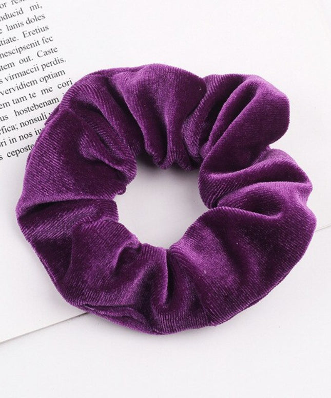 Aksamitna gumka do włosów scrunchie purpurowa - Akcesoria do stylizacji włosów