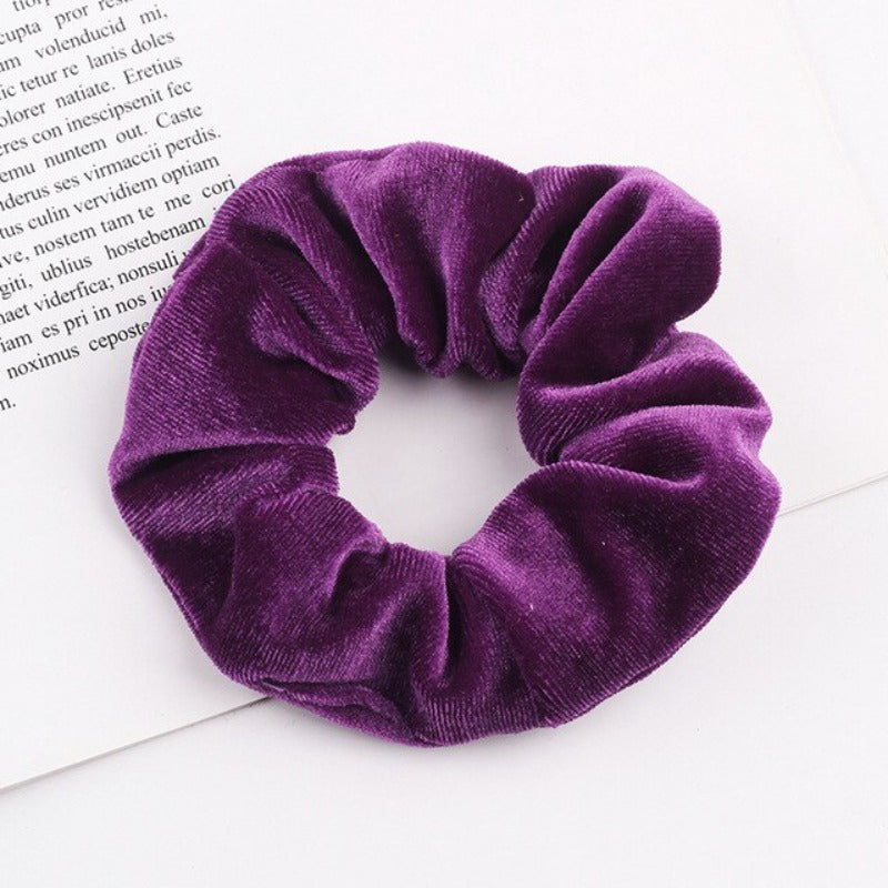 Aksamitna gumka do włosów scrunchie purpurowa - Akcesoria do stylizacji włosów