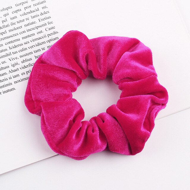 Aksamitna gumka do włosów scrunchie fuksjowa - Akcesoria do stylizacji włosów