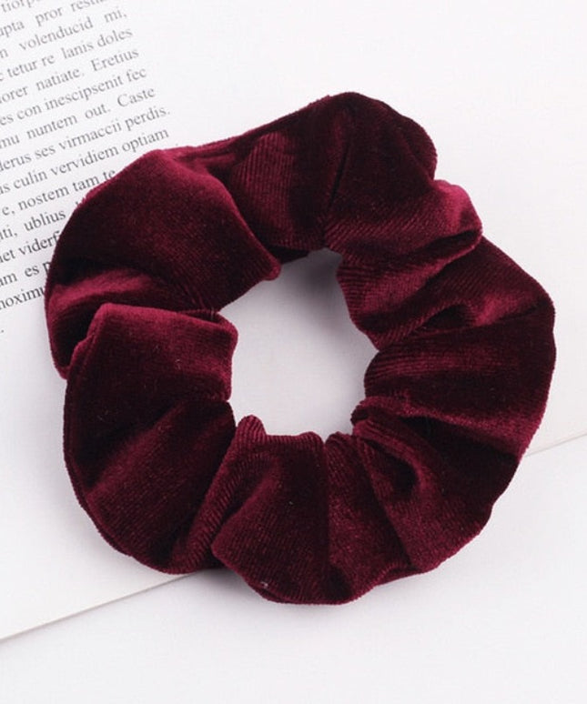 Aksamitna gumka do włosów scrunchie bordowa - Akcesoria do stylizacji włosów