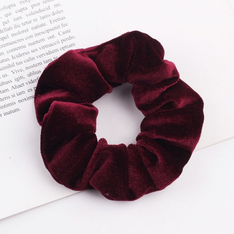Aksamitna gumka do włosów scrunchie bordowa - Akcesoria do stylizacji włosów