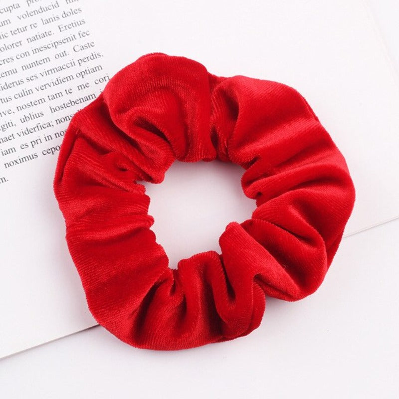 Aksamitna gumka do włosów scrunchie czerwona - Akcesoria do stylizacji włosów