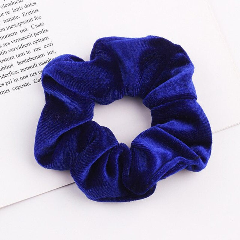 Aksamitna gumka do włosów scrunchie kobaltowa - Akcesoria do stylizacji włosów