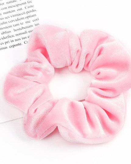 Aksamitna gumka do włosów scrunchie jasnoróżowa - Akcesoria do stylizacji włosów