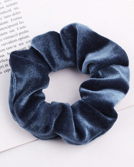 Aksamitna gumka do włosów scrunchie szaroniebieska - Akcesoria do stylizacji włosów