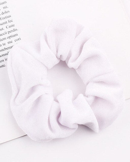 Aksamitna gumka do włosów scrunchie biała - Akcesoria do stylizacji włosów