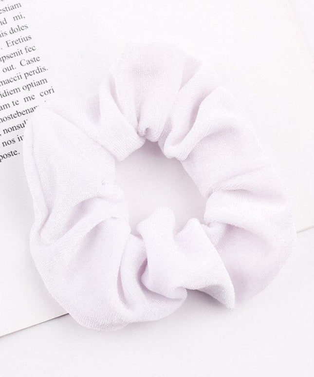 Aksamitna gumka do włosów scrunchie biała - Akcesoria do stylizacji włosów