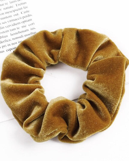 Aksamitna gumka do włosów scrunchie jasnobrązowa - Akcesoria do stylizacji włosów