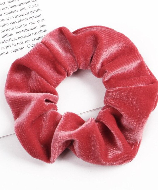 Aksamitna gumka do włosów scrunchie jasnoczerwona - Akcesoria do stylizacji włosów