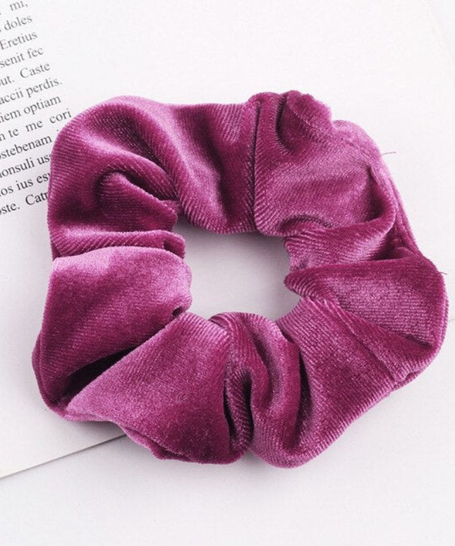 Aksamitna gumka do włosów scrunchie różowa - Akcesoria do stylizacji włosów