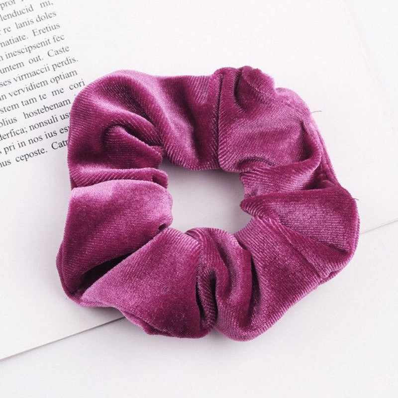 Aksamitna gumka do włosów scrunchie różowa - Akcesoria do stylizacji włosów