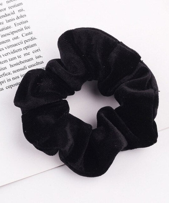 Aksamitna gumka do włosów scrunchie czarna - Akcesoria do stylizacji włosów