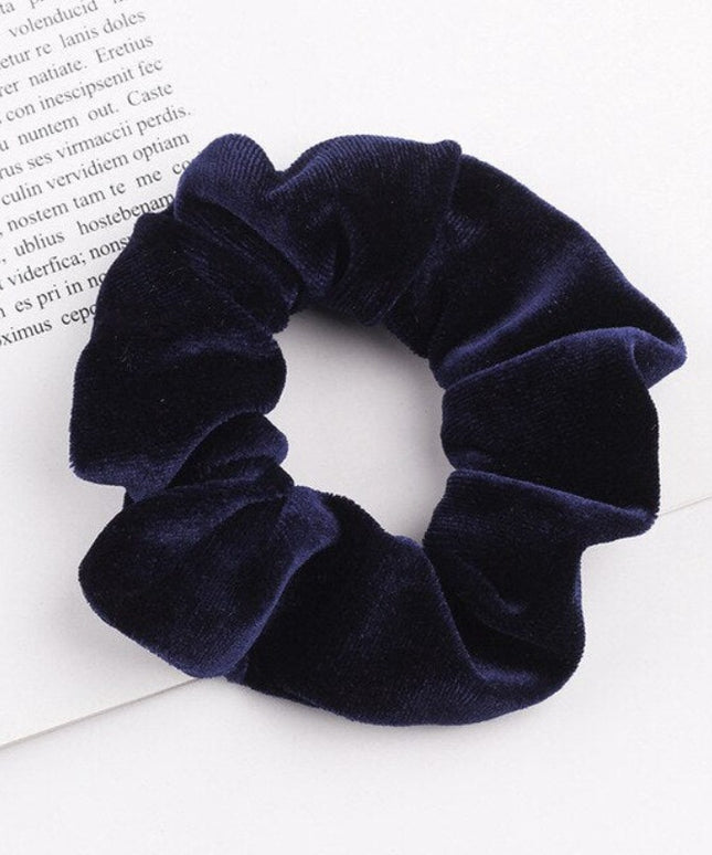 Aksamitna gumka do włosów scrunchie granatowa - Akcesoria do stylizacji włosów