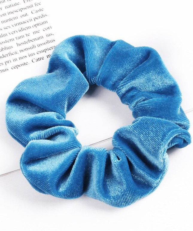 Aksamitna gumka do włosów scrunchie niebieska - Akcesoria do stylizacji włosów