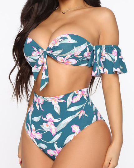 Dwuczęściowy strój kąpielowy z falbankami opadającymi na ramionach