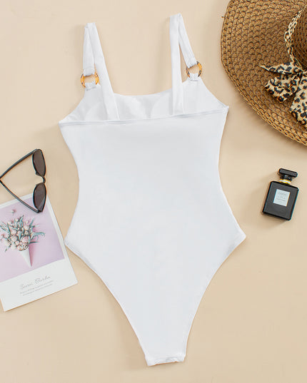 Damski jednoczęściowy strój kąpielowy z ozdobnymi wycięciami