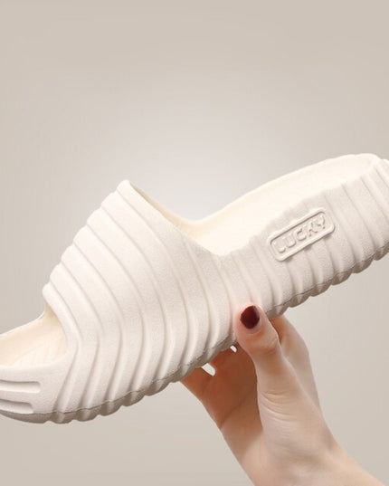 Klapki na platformie w jednolitych kolorach