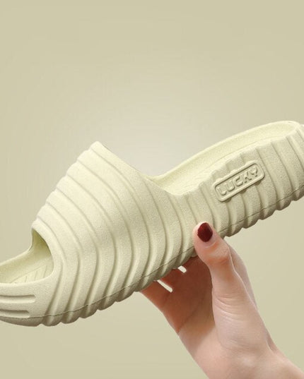 Klapki na platformie w jednolitych kolorach