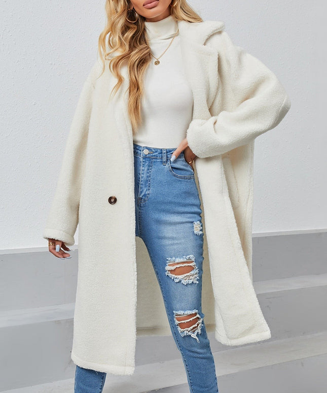 Damski płaszcz długości za kolano z futrzanego materiału