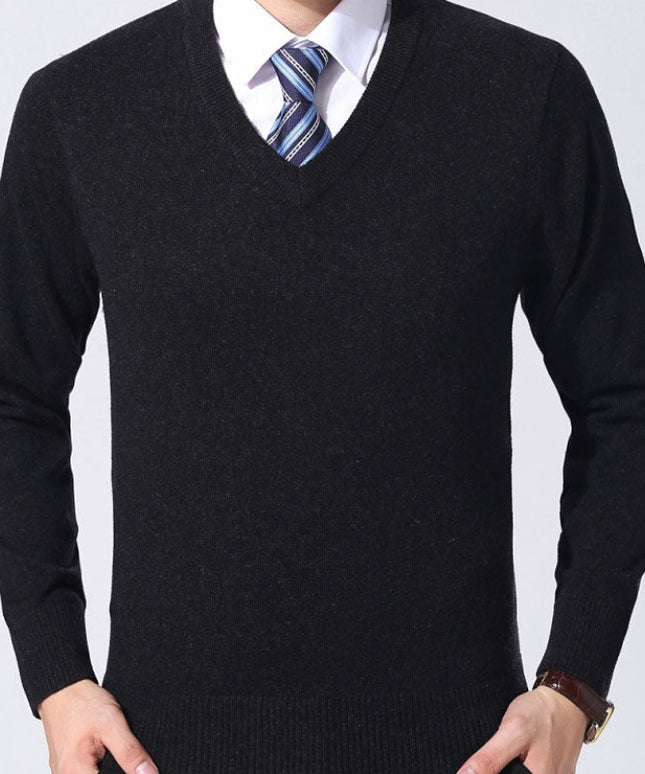 Męski sweter z dekoltem w serek o dopasowanym kroju