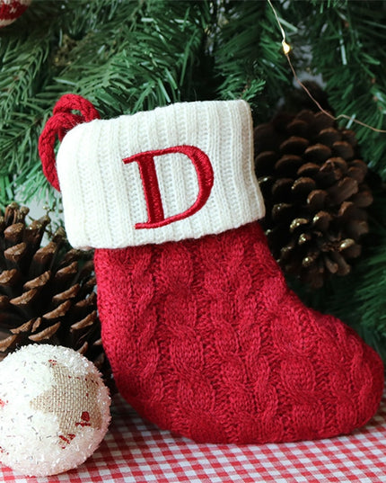 Świąteczna ozdoba wisząca w postaci skarpety z literą D