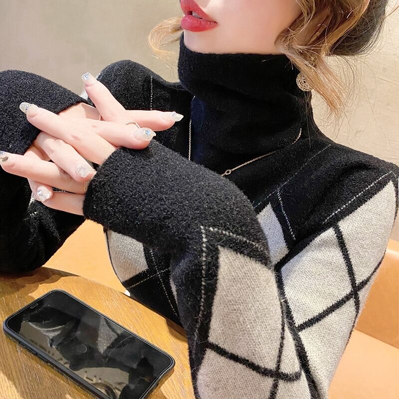 Sweter damski w romby z golfem