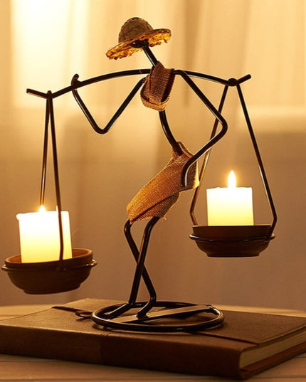 Figurka dekoracyjna świecznik w złotych kolorach