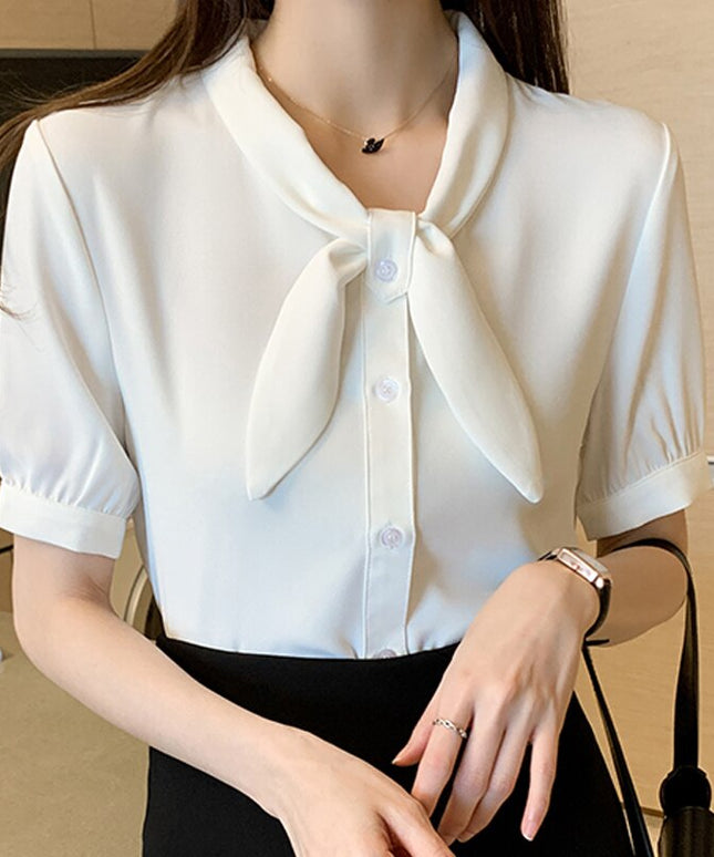 Damska koszula z krótkim rękawem z ozdobnym wiązaniem na dekolcie